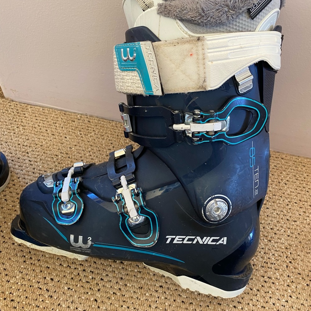 COPY - Tecnica women’s ski boots mondo 25.5